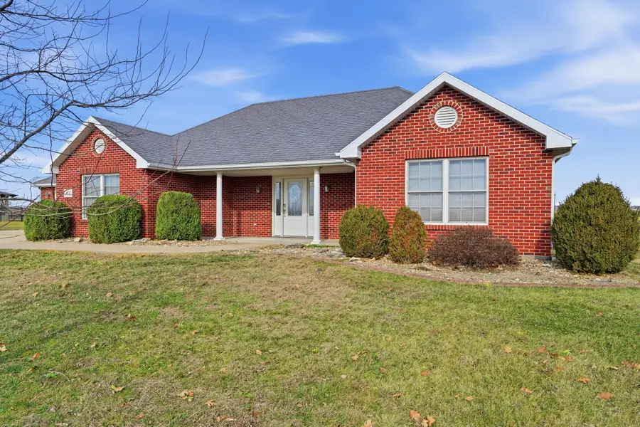 910 Angela's Ct, California, MO 65018 - Image #2