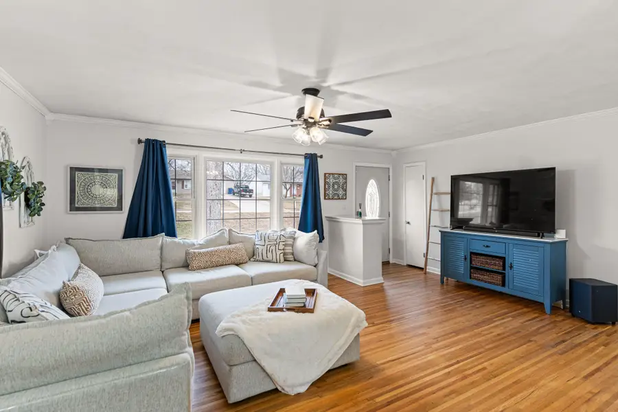 2224 S Country Club Dr, Jefferson City, MO 65109 - Image #2