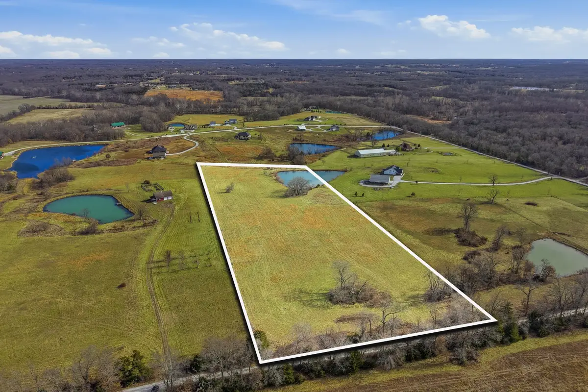 E Bowling Ln, Columbia, MO 65201 - Image #1