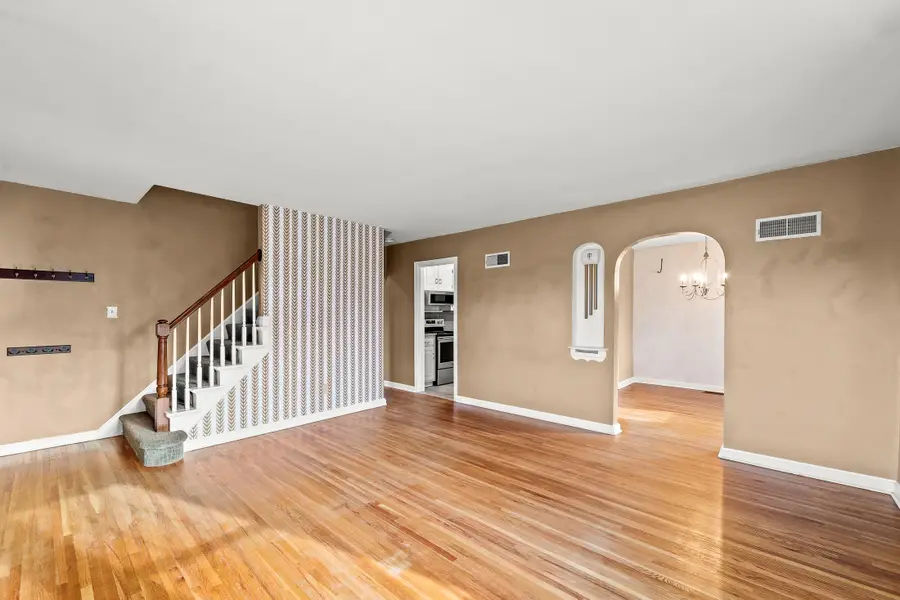 2023 Meadow Ln, Jefferson City, MO 65109 - Image #3