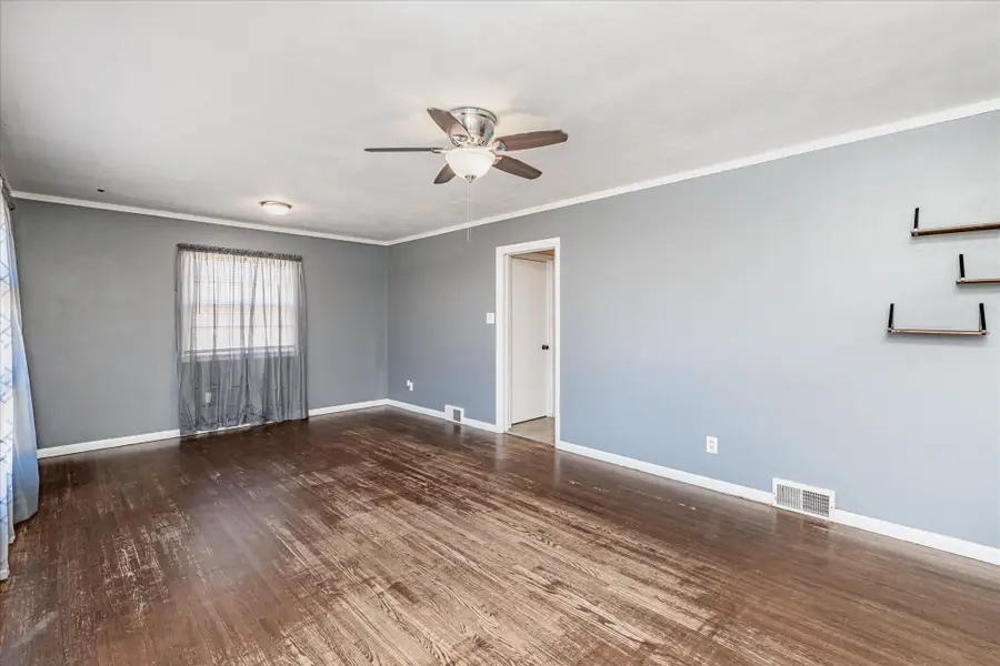 110 Ridgeway Dr, Jefferson City, MO 65109 - Image #2