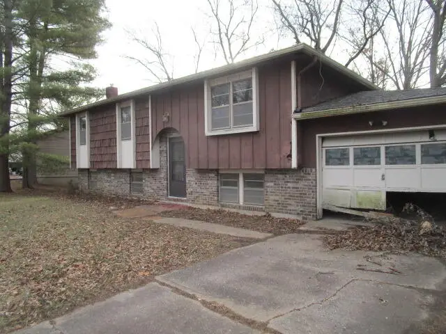 8300 W South Trails Dr, Columbia, MO 65202 - Image #1