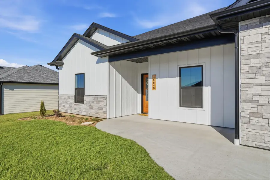 16640 Klinton Dr, Boonville, MO 65233 - #2