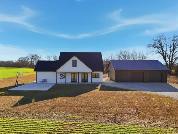 6595 E Low Crossings Rd, HALLSVILLE, MO 65255