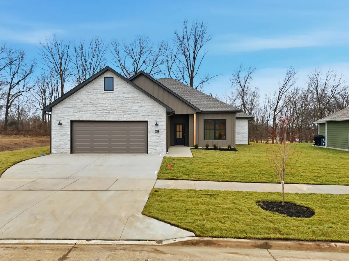 6812 Armstrong Dr, Columbia, MO 65202 - Image #1