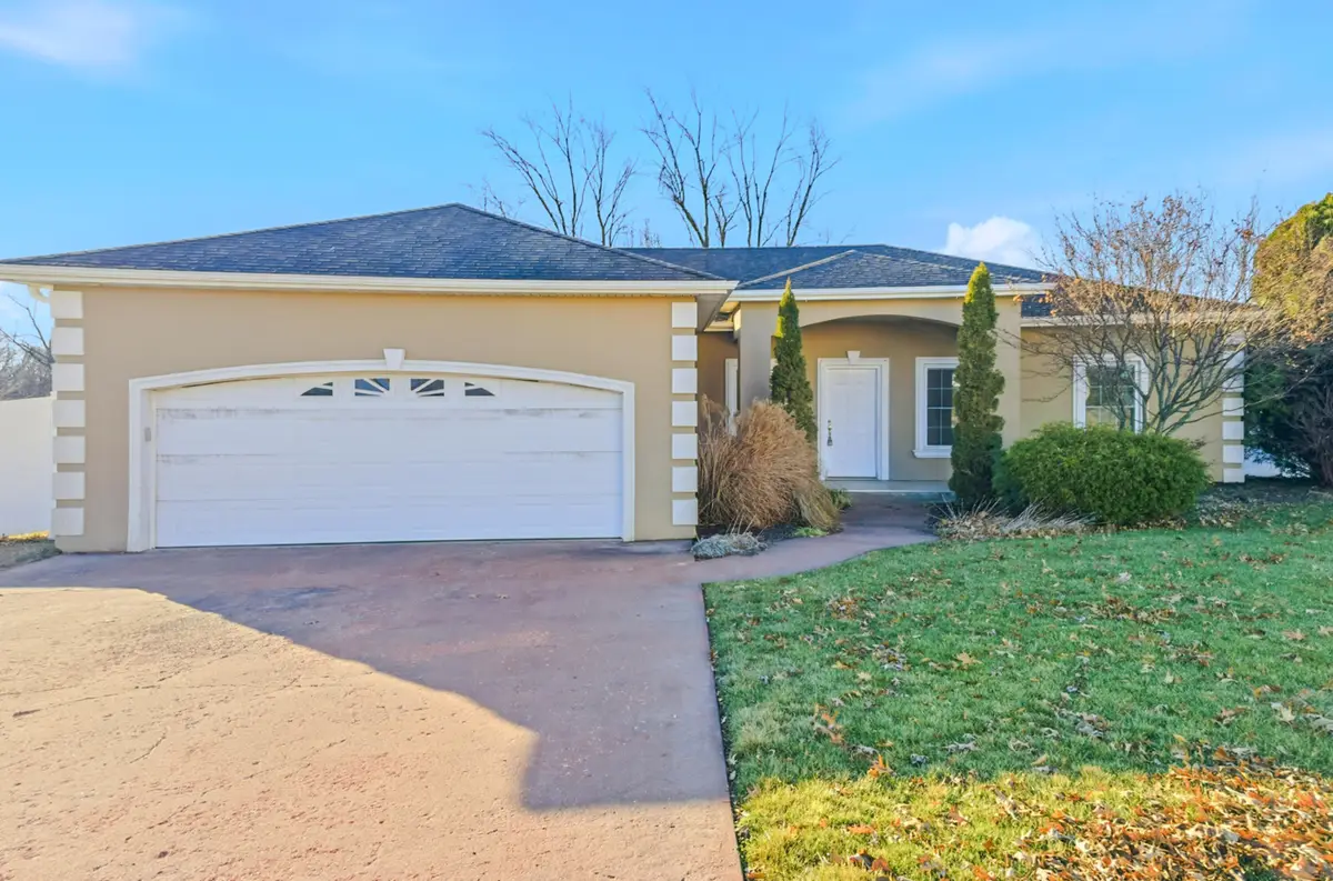 212 Glenwood Dr, New Bloomfield, MO 65063 - Image #1