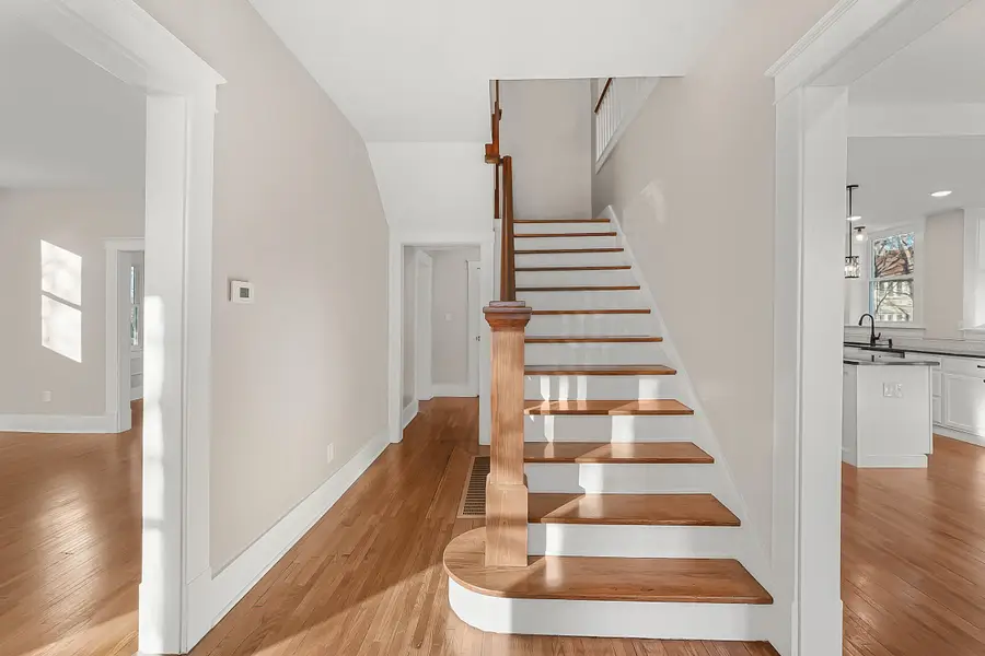 1202 Moreau Dr, Jefferson City, MO 65101 - Image #2