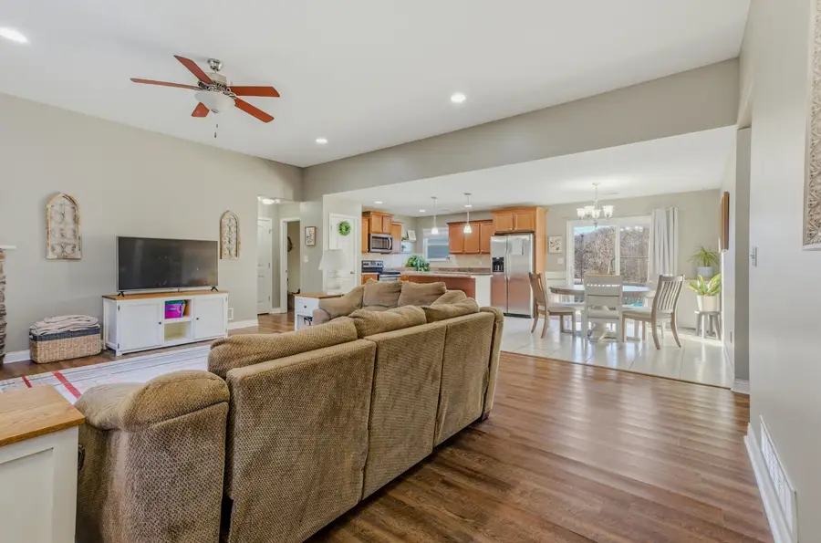 910 W Prairieview Dr, Columbia, MO 65202 - Image #2