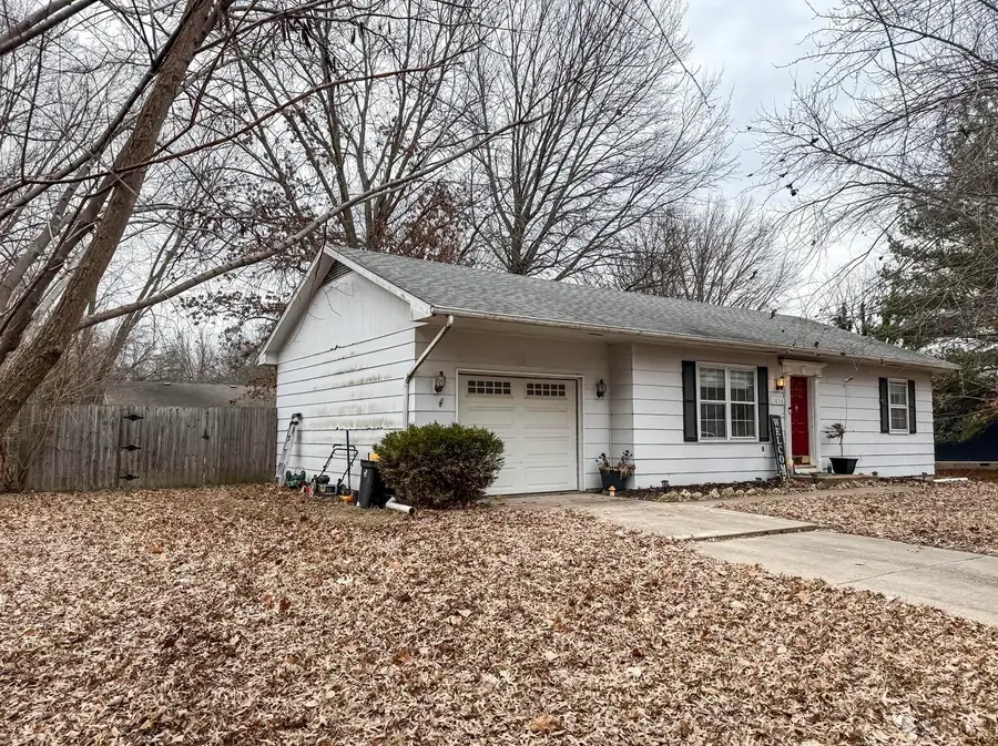 1830 W Amos Dr, Columbia, MO 65203 - Image #2