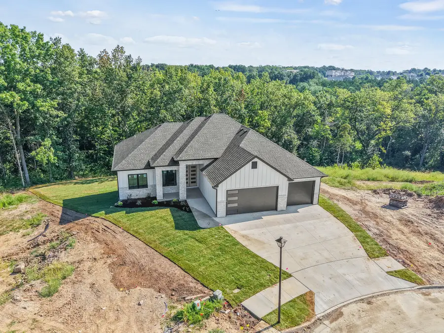 4800 Whisper Ct, Columbia, MO 65203 - Image #2