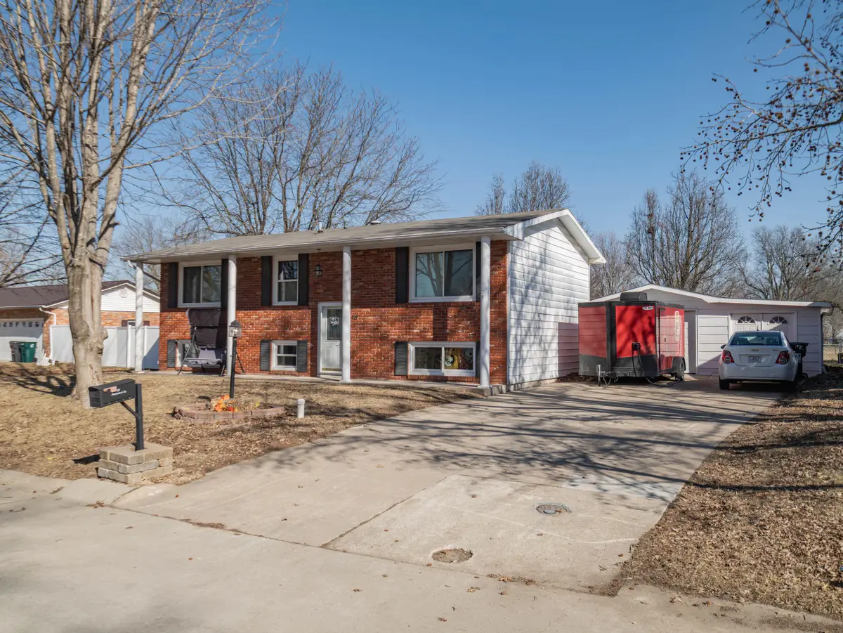 616 Meadowbrook Cir, Moberly, MO 65270 - #1