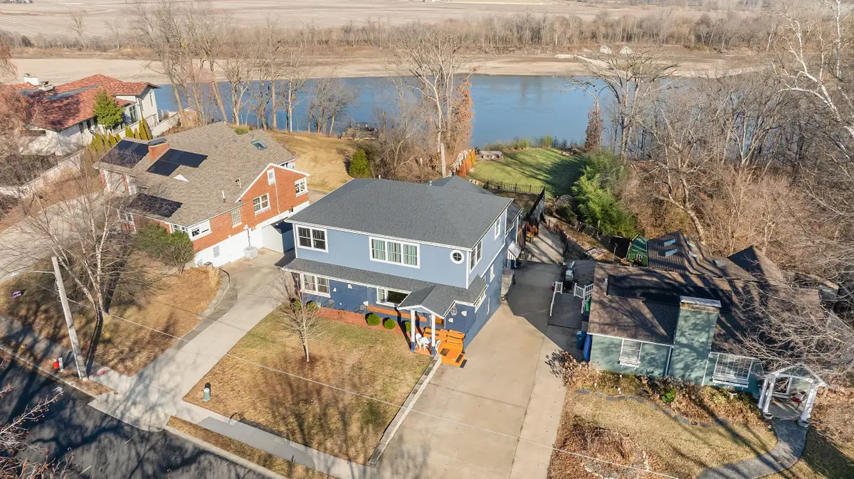 1718 Hayselton Dr, Jefferson City, MO 65109 - #1