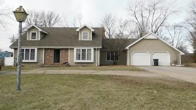 909 S Jefferson St, Centralia, MO 65240 - #1