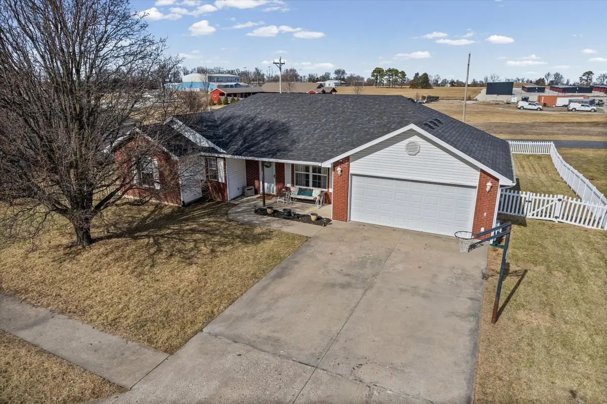 505 Sunshine Dr, Ashland, MO 65010 - #1