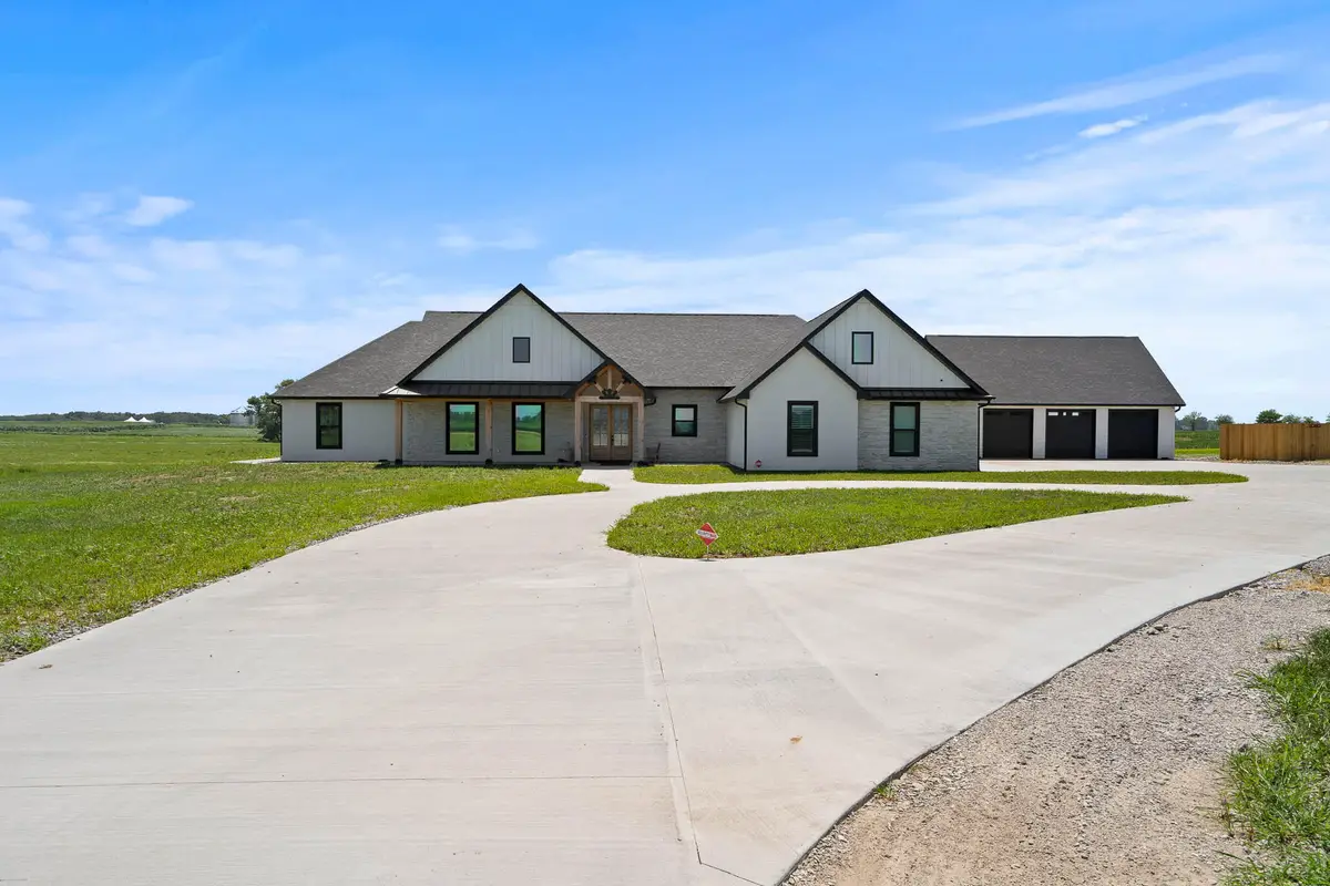 9060 E Highway Ab, Columbia, MO 65201 - #1