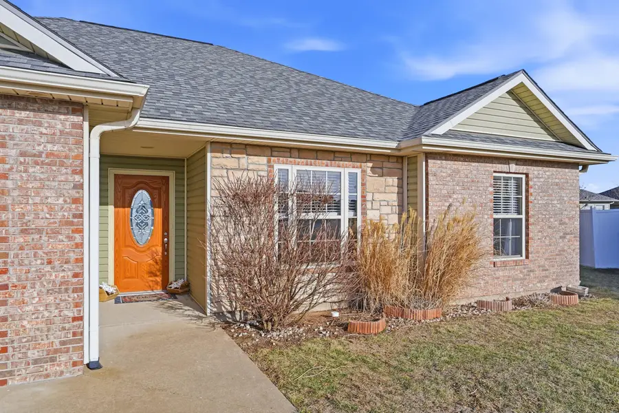 805 Chris Court Ct, Centralia, MO 65240 - #2