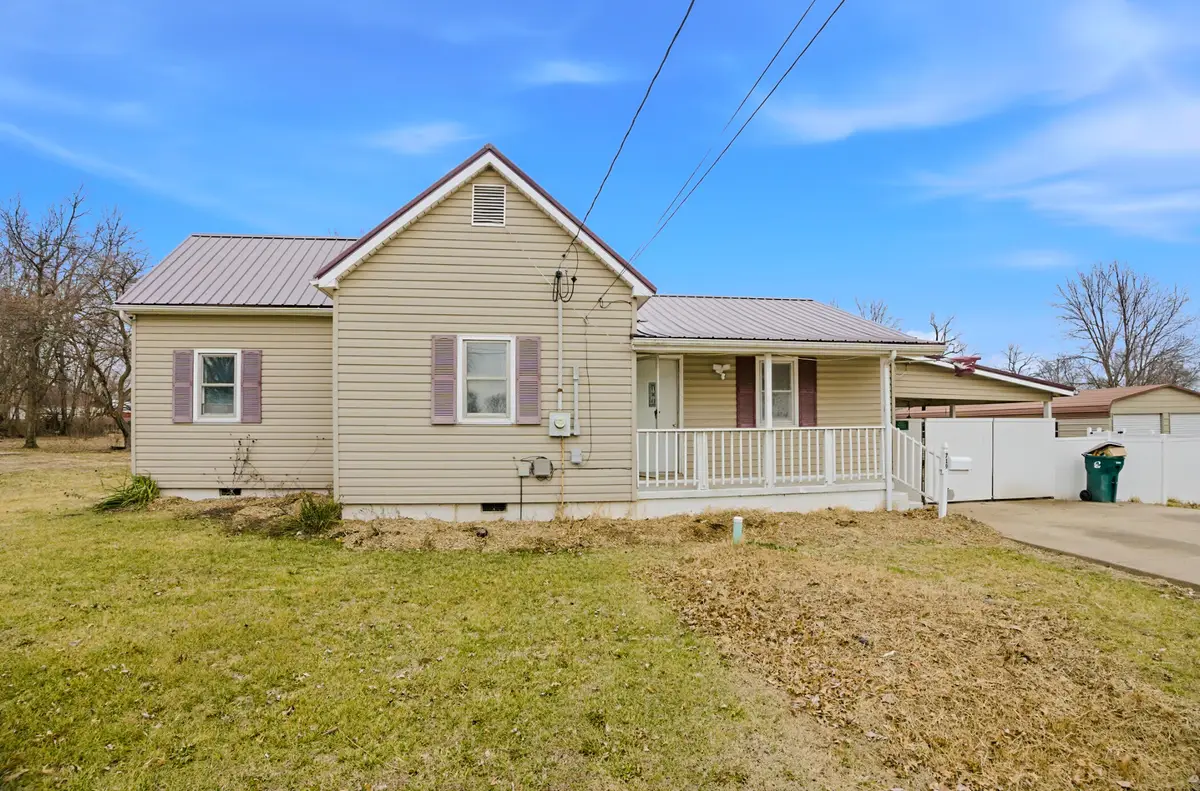 719 E Logan St, Moberly, MO 65270 - #1