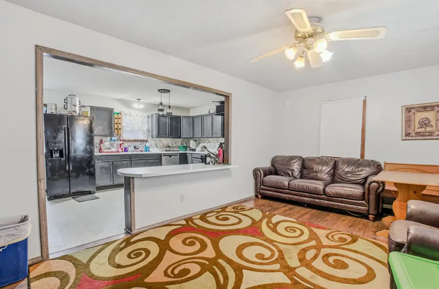 719 E Logan St, Moberly, MO 65270 - #3