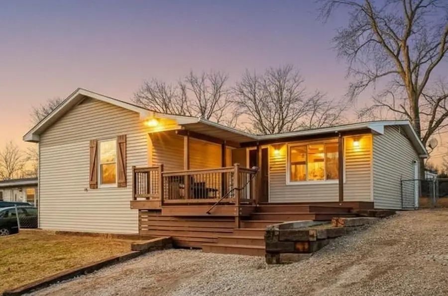 1367 E Wagon Trail Hts, Columbia, MO 65202 - #2