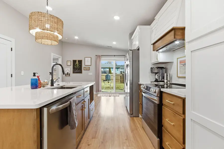 401 E Burks St, Sturgeon, MO 65284 - #3