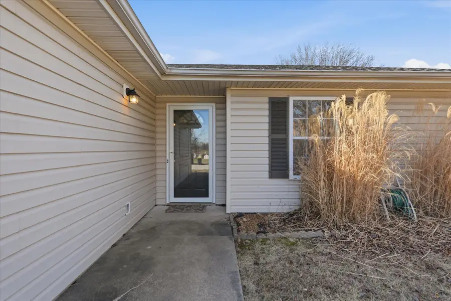 2211 Chouteau Ln, Boonville, MO 65233 - #2