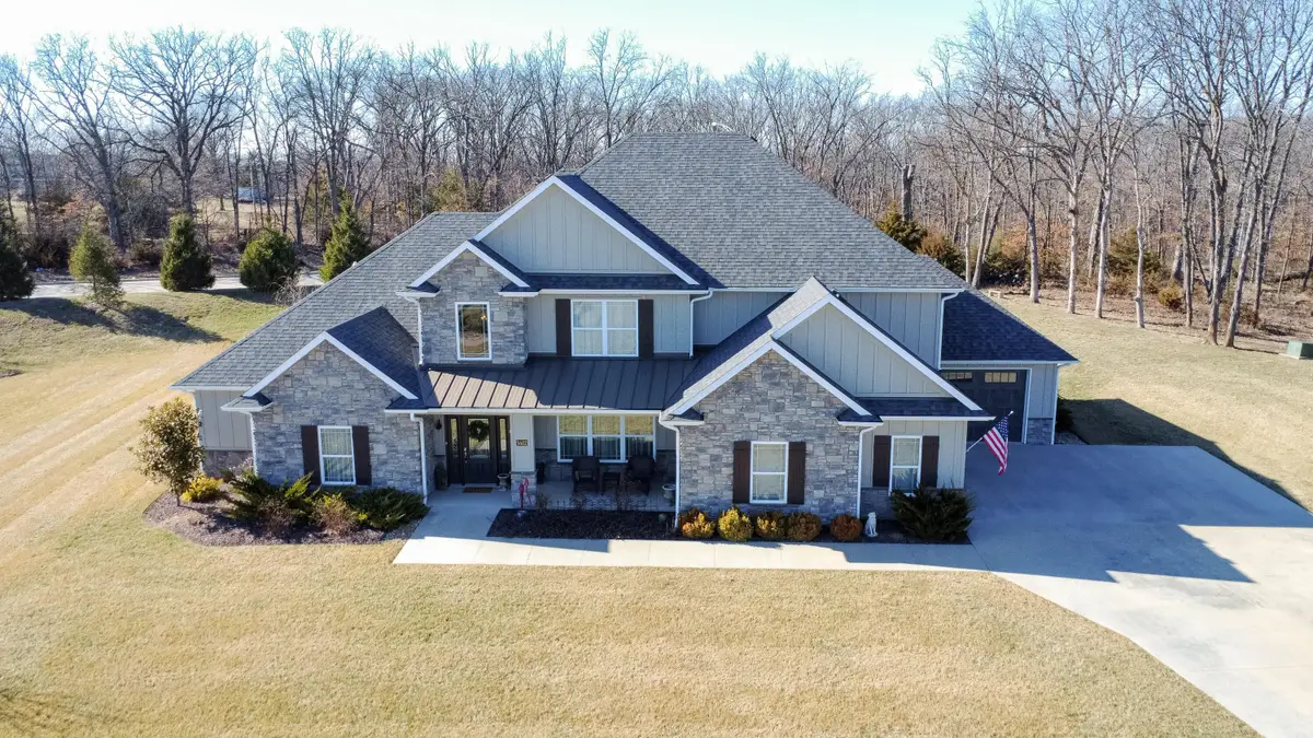 5602 N Lightpost Ct, Columbia, MO 65201 - #1