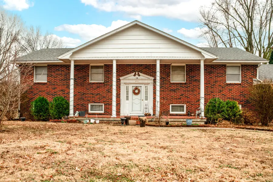 614 Briarwood Dr, Marshall, MO 65340 - #2