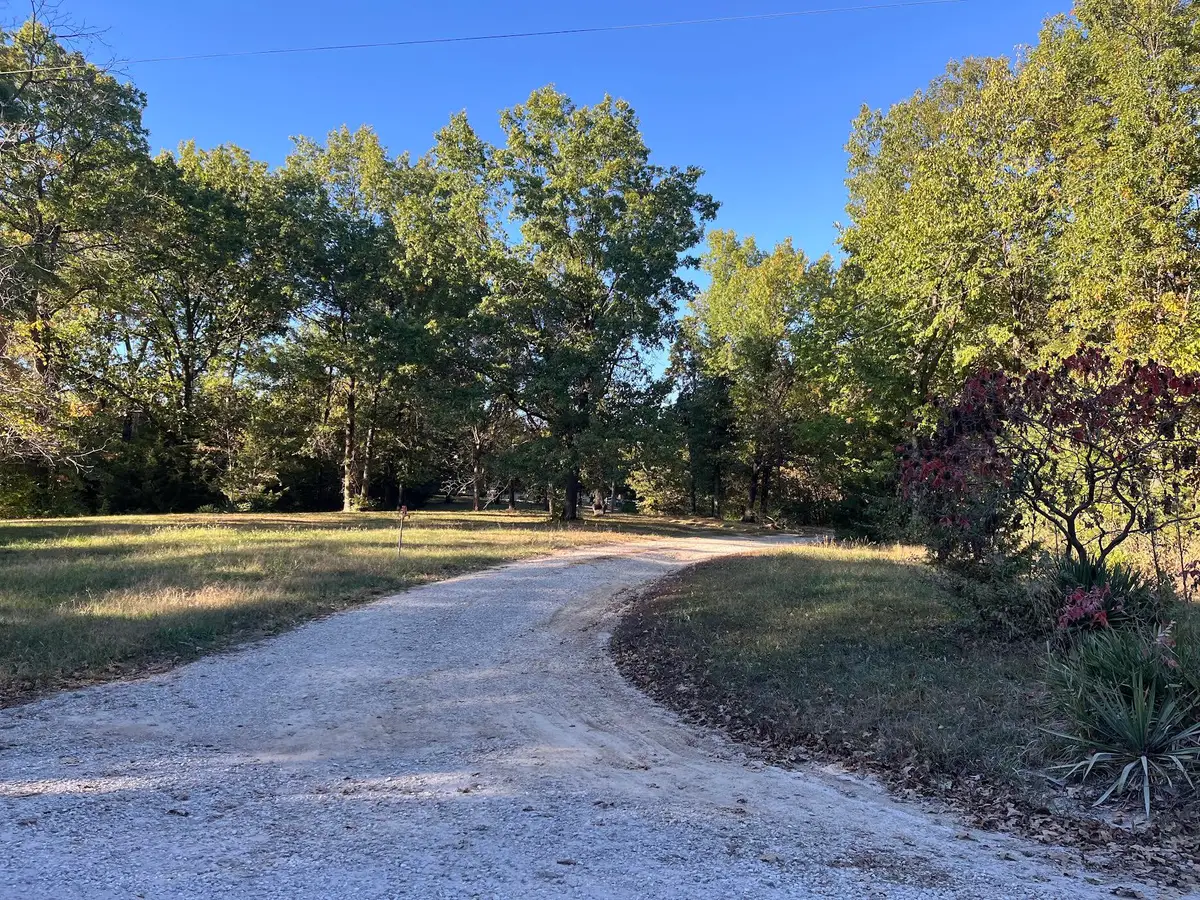 11221 E Bozarth Ln, Columbia, MO 65201 - #1