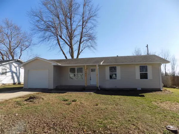 760 Tidball Ave, CENTRALIA, MO 65240