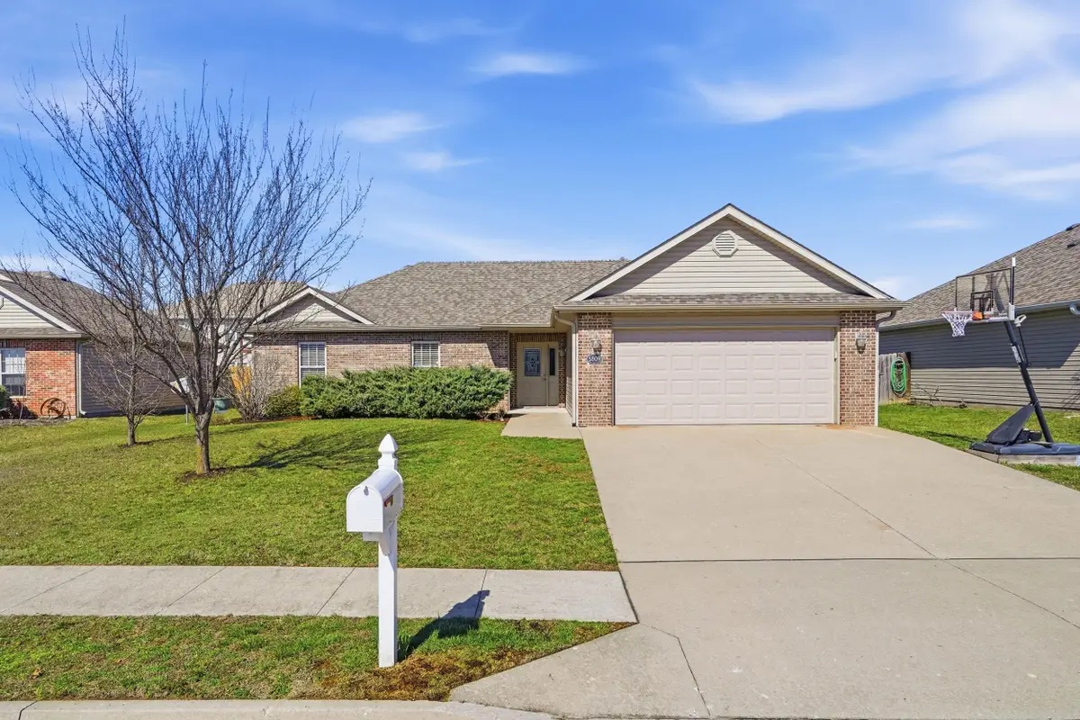 5809 Mahon Dr, Columbia, MO 65201 - #1
