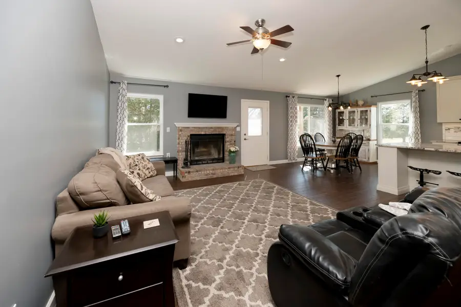 5412 Thompson Rd, Columbia, MO 65202 - #2