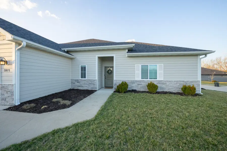 5971 W Tamarack Dr, Columbia, MO 65203 - #2