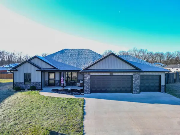 6430 Gail Ct, HALLSVILLE, MO 65255