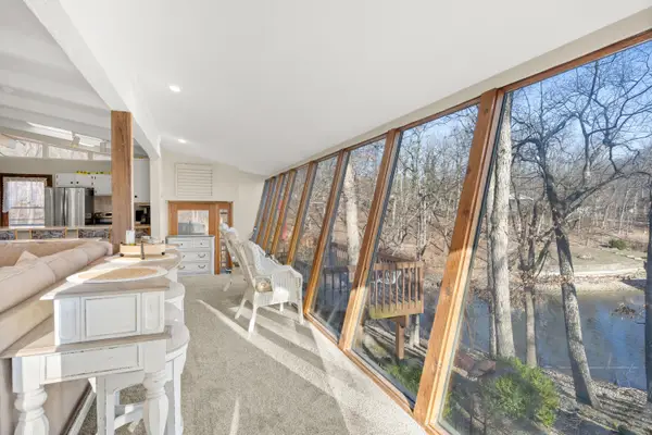 250 Sioux Rd, LAKE OZARK, MO 65049