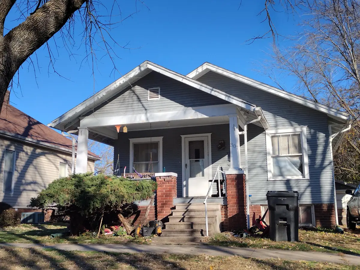 307 E Lee St, Moberly, MO 65270 - #1