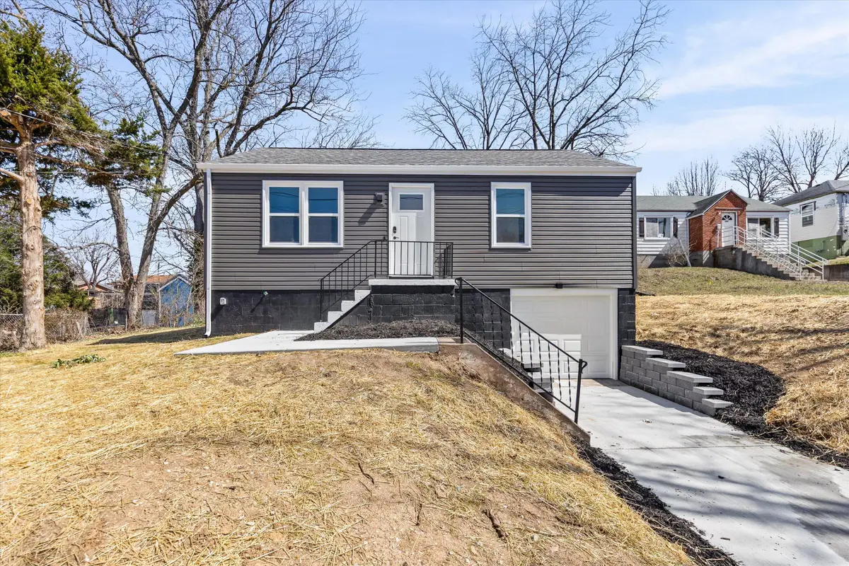 1519 Tanner Bridge Rd, Jefferson City, MO 65101 - #1