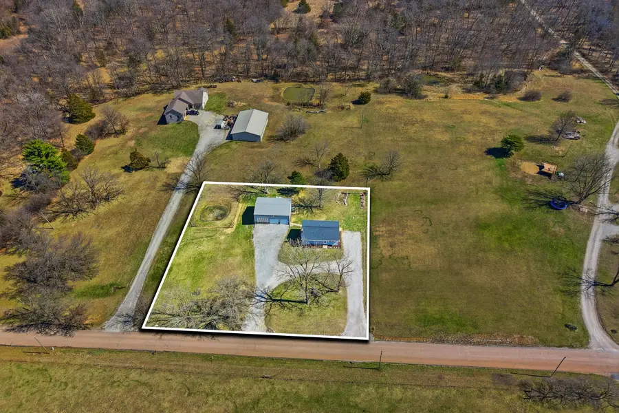 8400 N Phillipe Rd, Hallsville, MO 65255 - #3