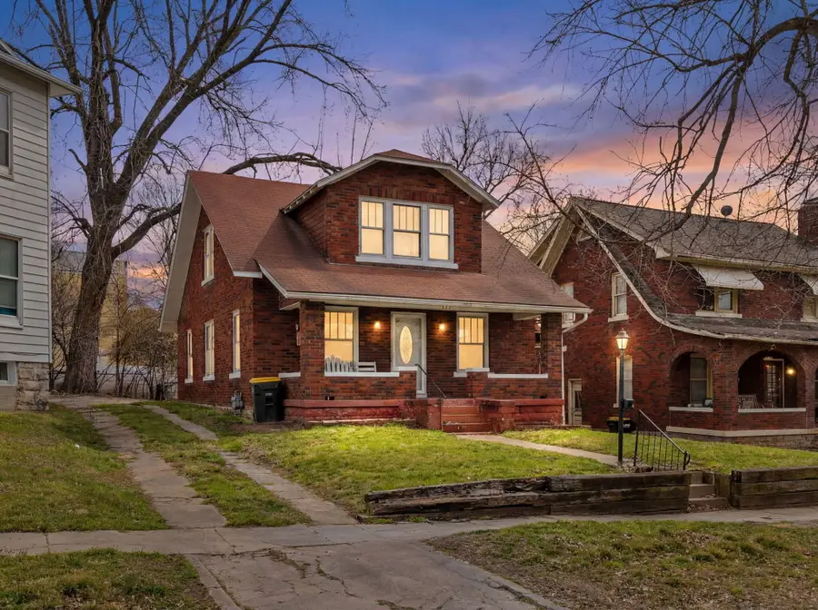 702 4th St, Boonville, MO 65233 - #2