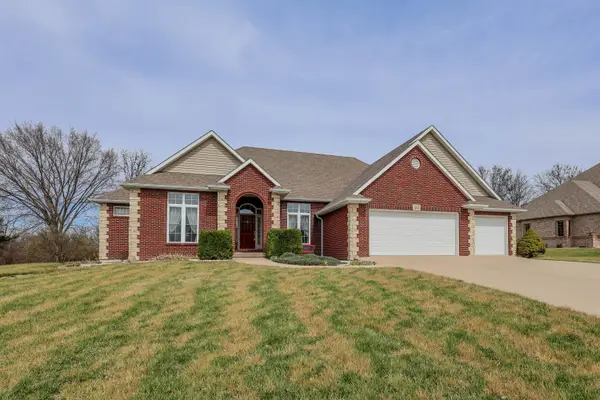 1232 Ryan Dr, CENTRALIA, MO 65240