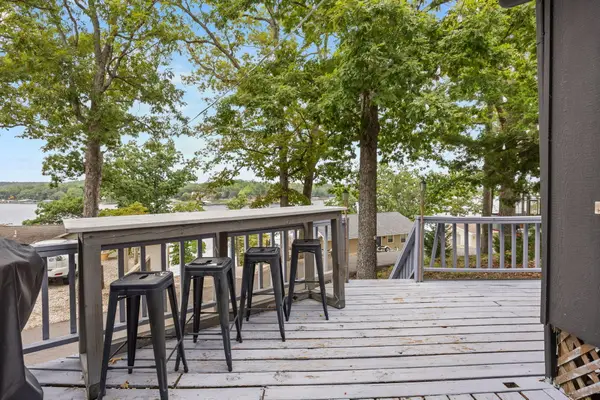 33017 Fairglen Rd, SUNRISE BEACH, MO 65079