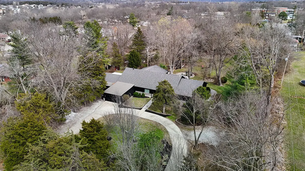 3708 N Oakland Gravel Rd, Columbia, MO 65202 - #1