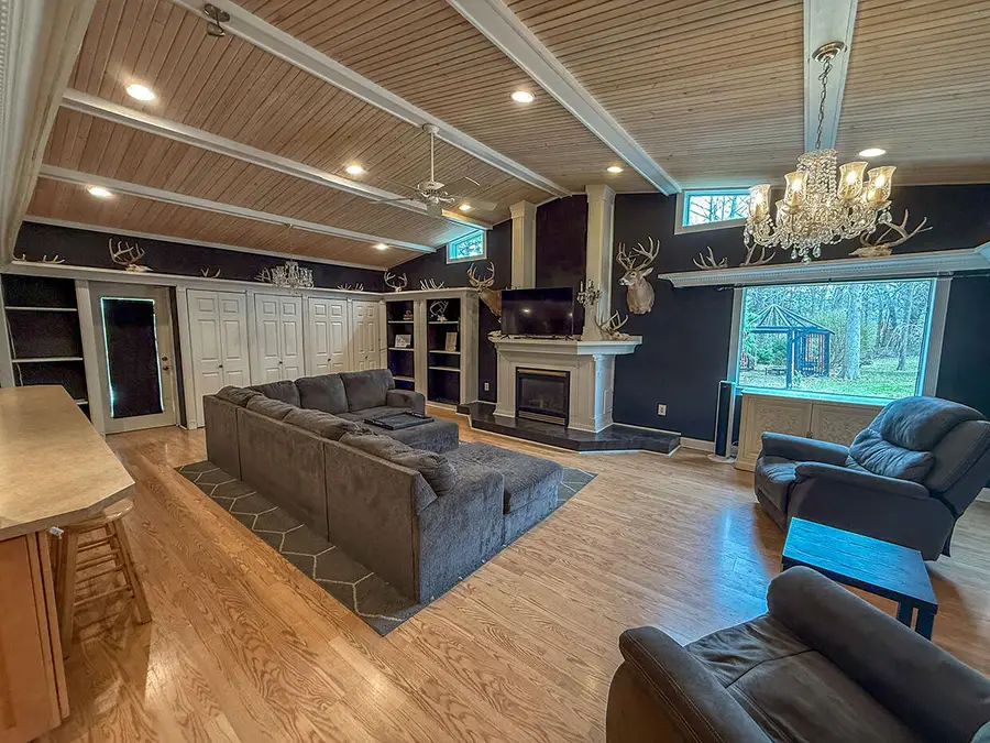 3708 N Oakland Gravel Rd, Columbia, MO 65202 - #3