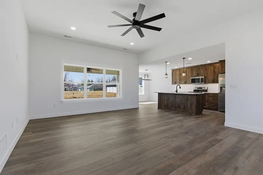 412 W Jaxon St, Sturgeon, MO 65284 - #3