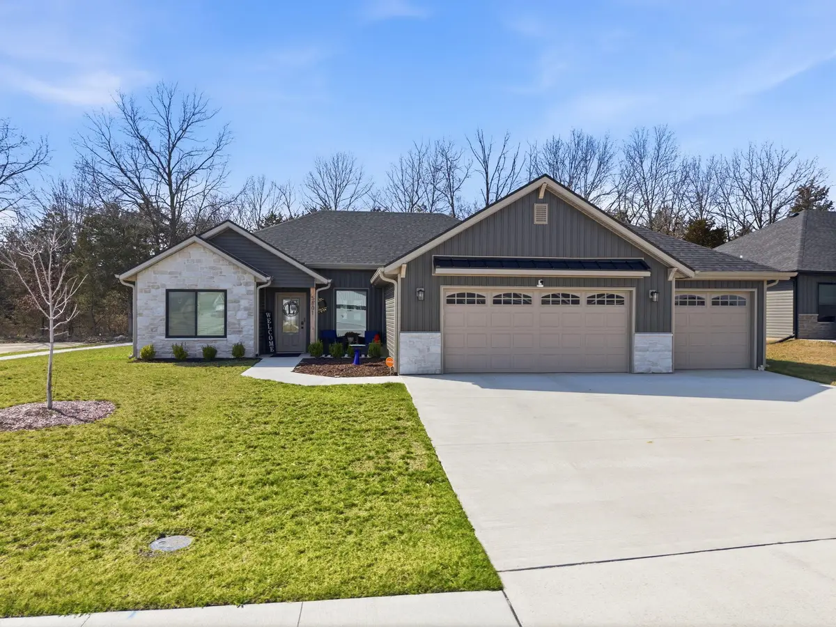 5801 Harvest Leaf Dr, Columbia, MO 65202 - #1