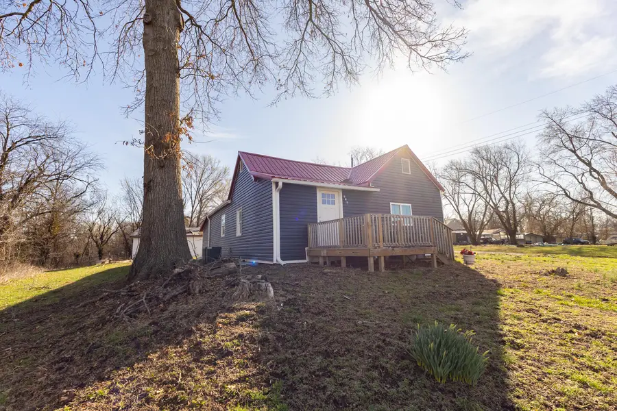 210 Howard St, Huntsville, MO 65259 - #3