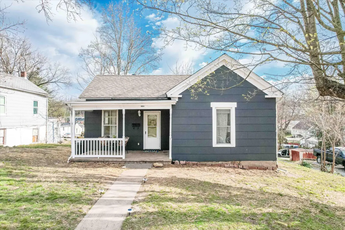 318 E Walnut St, Boonville, MO 65233 - #1