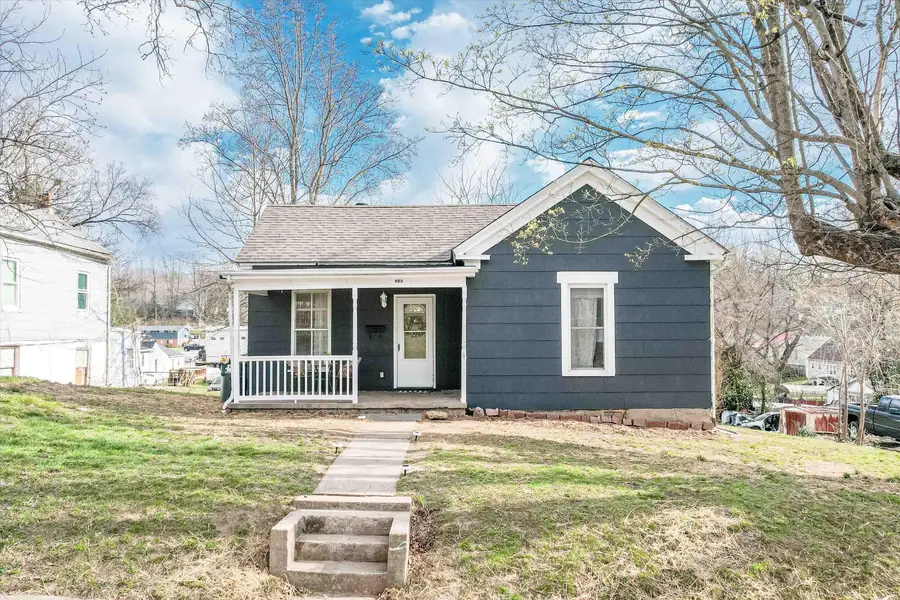 318 E Walnut St, Boonville, MO 65233 - #2