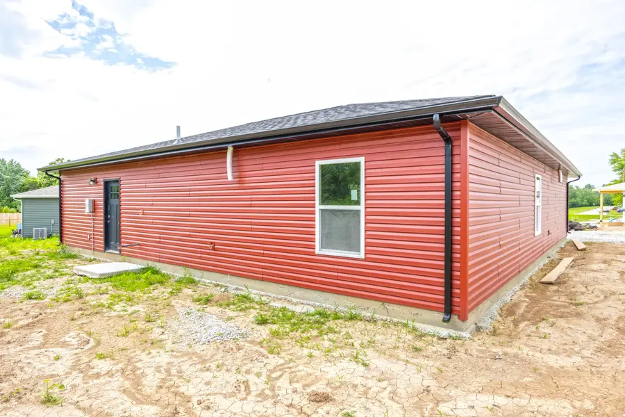 1338 E Bias Ln, Centralia, MO 65240 - #3