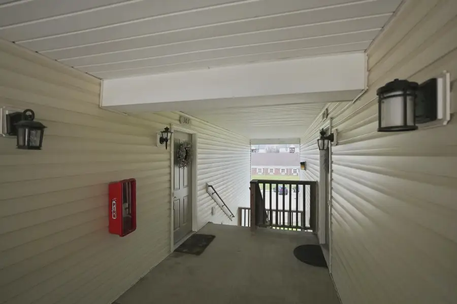 29 N Cedar Lake #307, Columbia, MO 65203 - #2