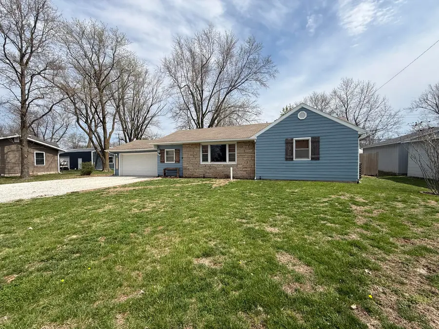 906 S Allen St, Centralia, MO 65240 - #2